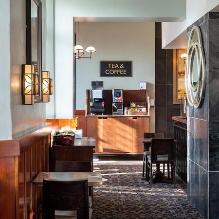 The Kings Head Inn Wetherspoon Salisbury Exterior photo