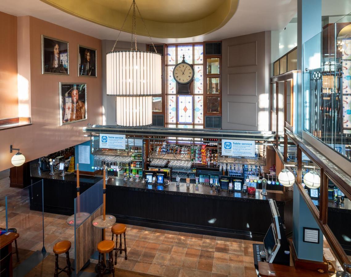The Kings Head Inn Wetherspoon Salisbury Exterior photo