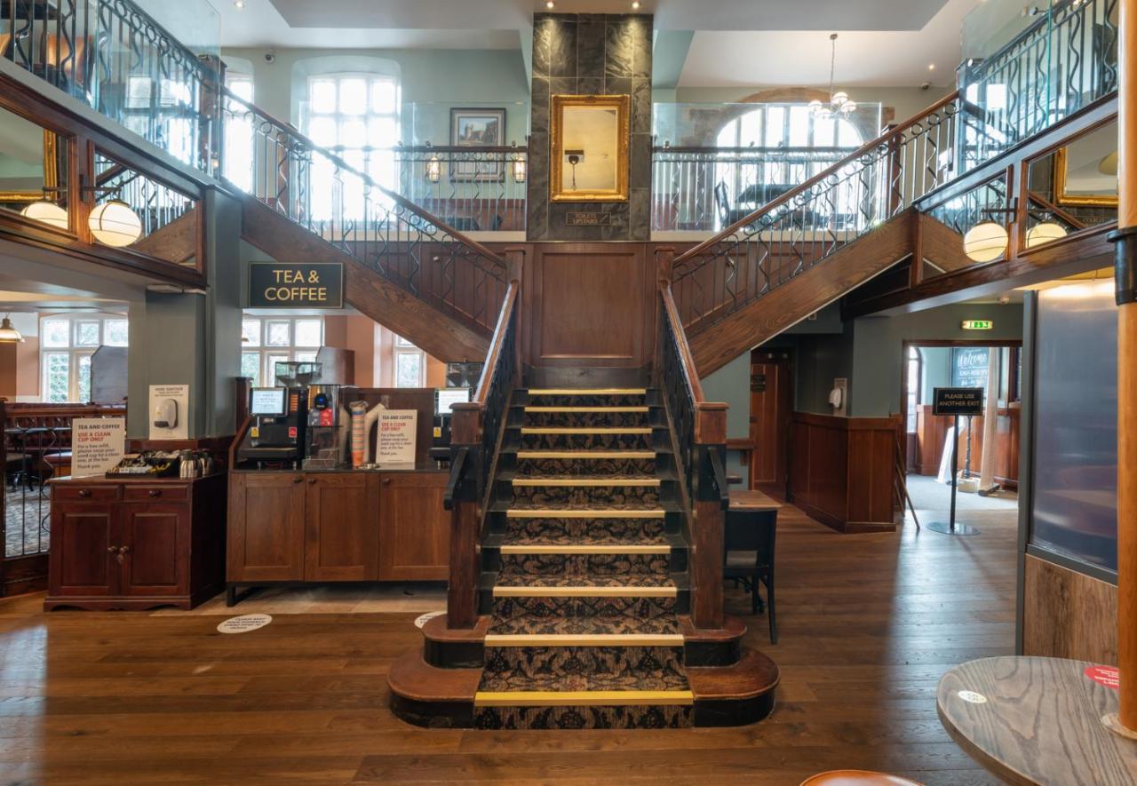 The Kings Head Inn Wetherspoon Salisbury Exterior photo