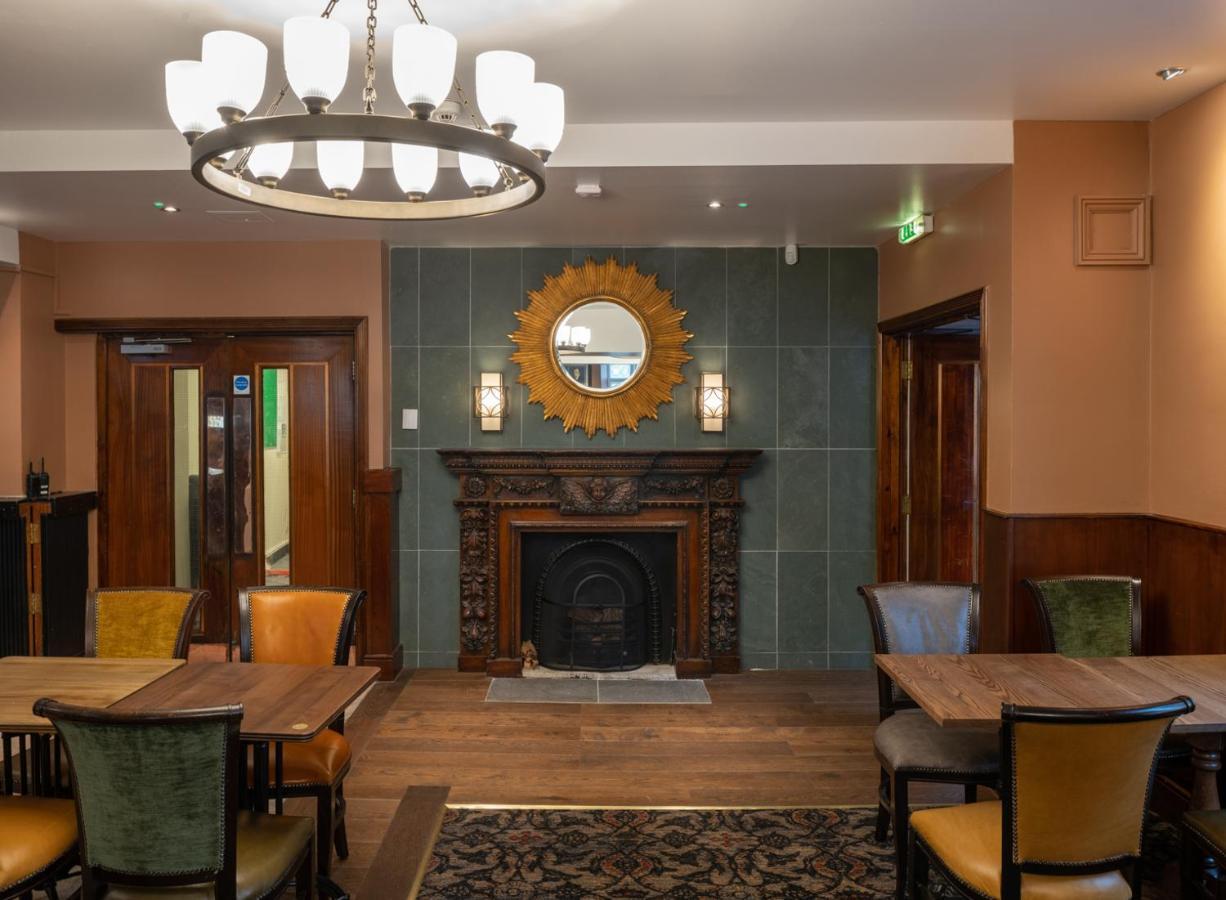 The Kings Head Inn Wetherspoon Salisbury Exterior photo